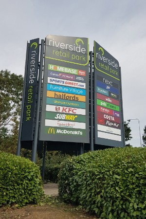 Riverside Retail Park totem sign